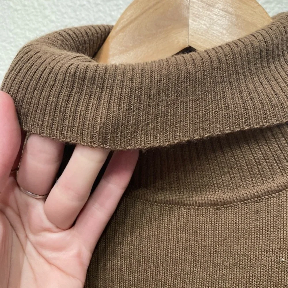 Wool Ribbed Brown turtleneck_3